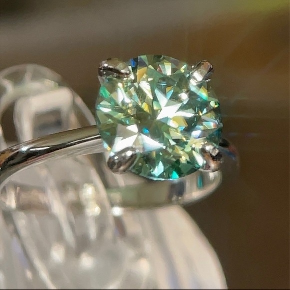 2ct VVS1 Sea Green Moissanite Solitare Ring - Picture 9 of 10